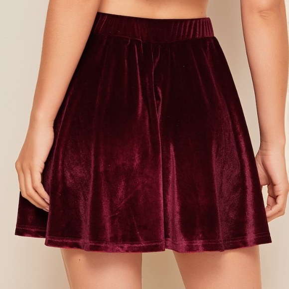 Velvet skater skirt - Picture 2 of 5
